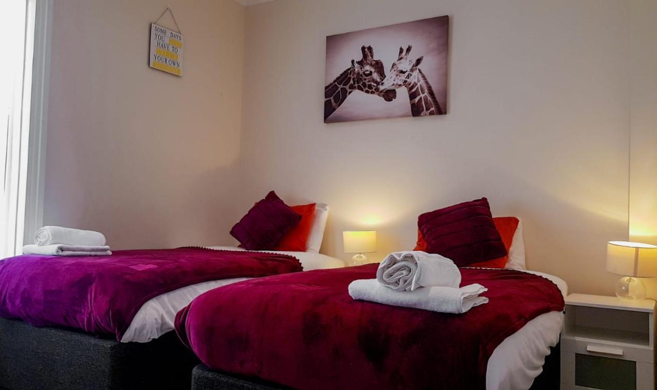 Bellaliving 2 Bedroom Apartment - Luton ลูตัน ภายนอก รูปภาพ