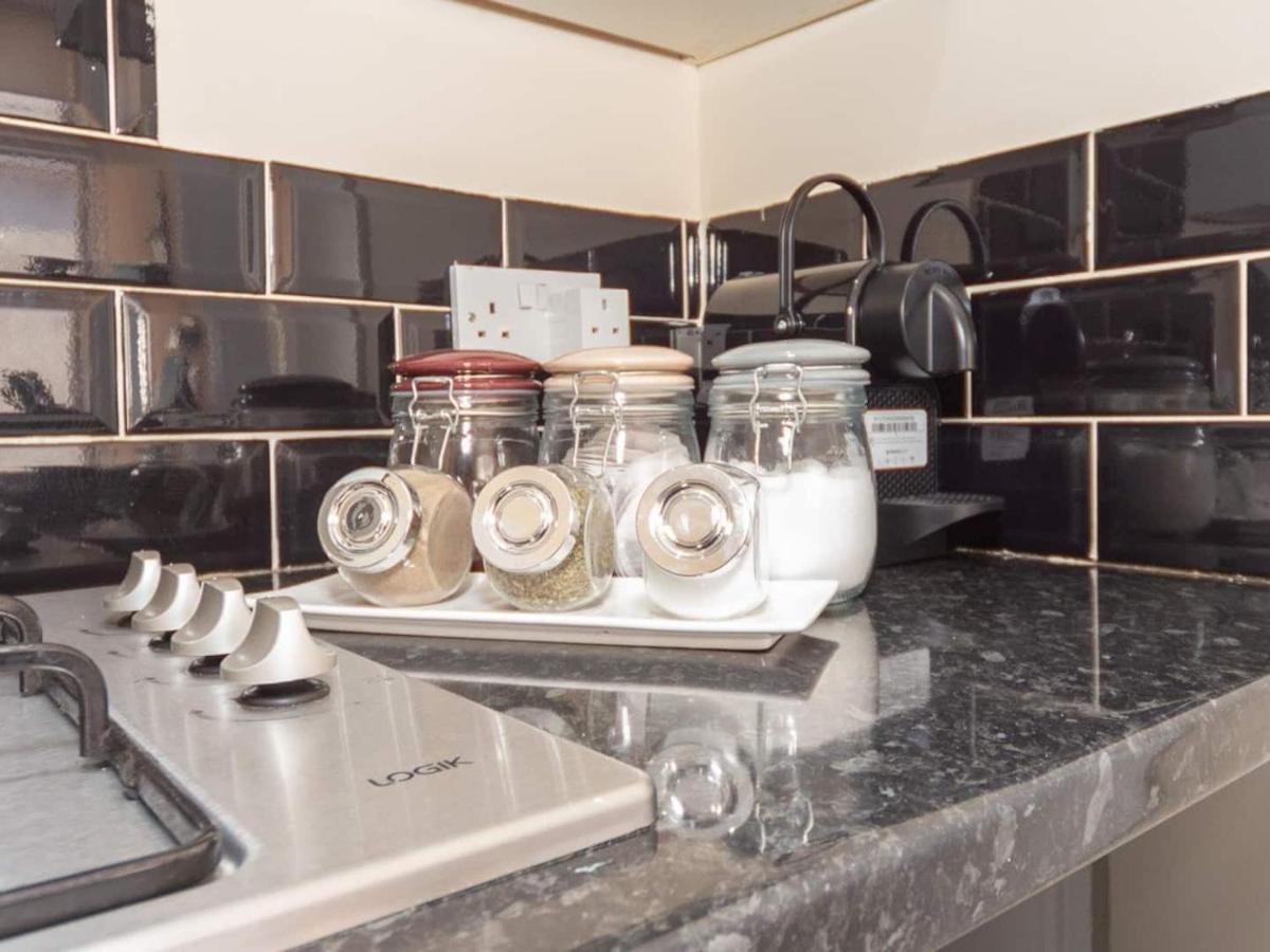 Bellaliving 2 Bedroom Apartment - Luton ลูตัน ภายนอก รูปภาพ