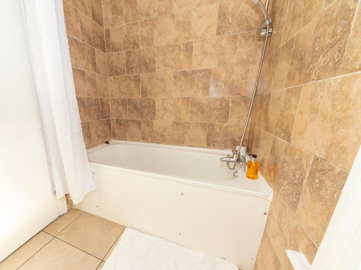Bellaliving 2 Bedroom Apartment - Luton ลูตัน ภายนอก รูปภาพ