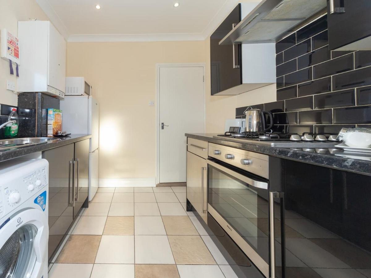 Bellaliving 2 Bedroom Apartment - Luton ลูตัน ภายนอก รูปภาพ